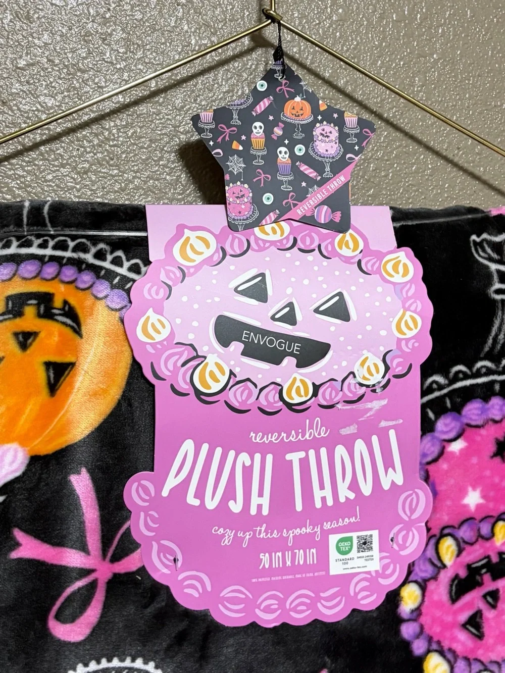 NEW Oversized Halloween Plush Skull Throw Blanket Black and Pink Cozy Fall